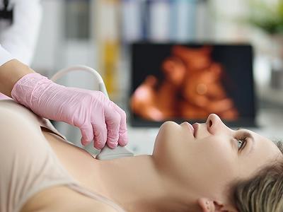 Objawy niedoczynności tarczycy, które łatwo pomylić z przemęczeniem