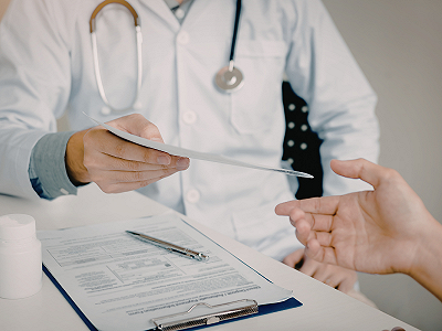 Kompleksowy check-up organizmu: dlaczego profilaktyka u internisty oszczędza czas i pieniądze