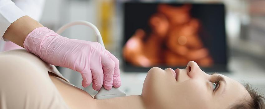 Objawy niedoczynności tarczycy, które łatwo pomylić z przemęczeniem